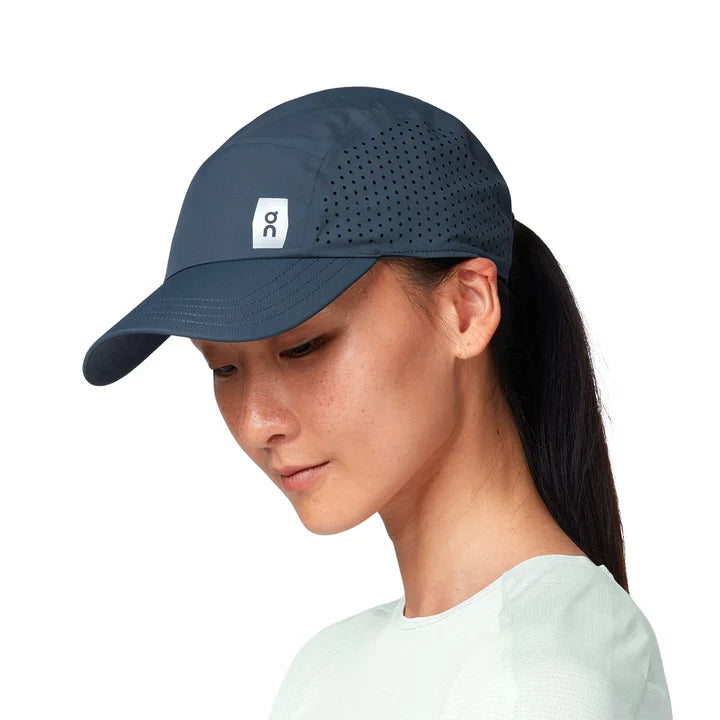 On Running Lightweight Cap Navy: Fast-Drying, Ventilated Performance for Runners